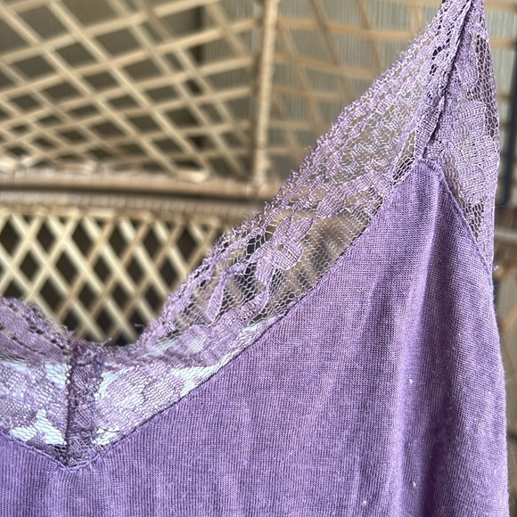 Dainty cute tank with lace size xs lavender - Picture 2 of 3